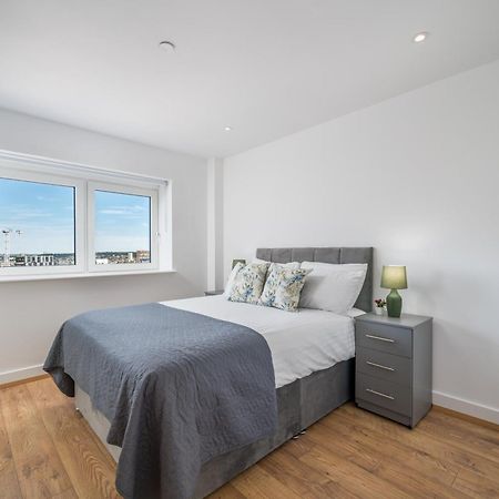 Skyvillion - London River Thames Top Floor Apartments By Woolwich Ferry, Mins To London Excel, O2 Arena , London City Airport With Parking Esterno foto