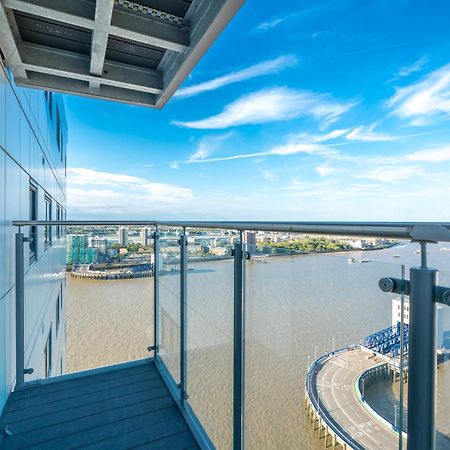 Skyvillion - London River Thames Top Floor Apartments By Woolwich Ferry, Mins To London Excel, O2 Arena , London City Airport With Parking Esterno foto