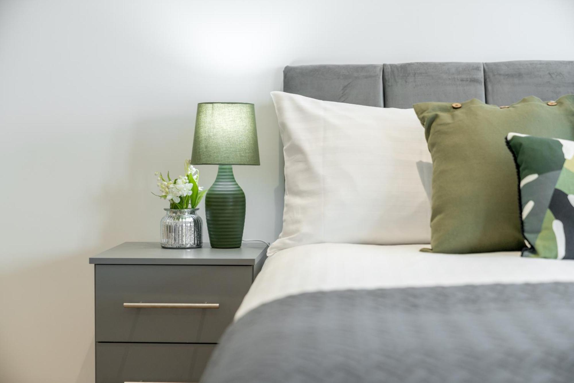 Skyvillion - London River Thames Top Floor Apartments By Woolwich Ferry, Mins To London Excel, O2 Arena , London City Airport With Parking Esterno foto