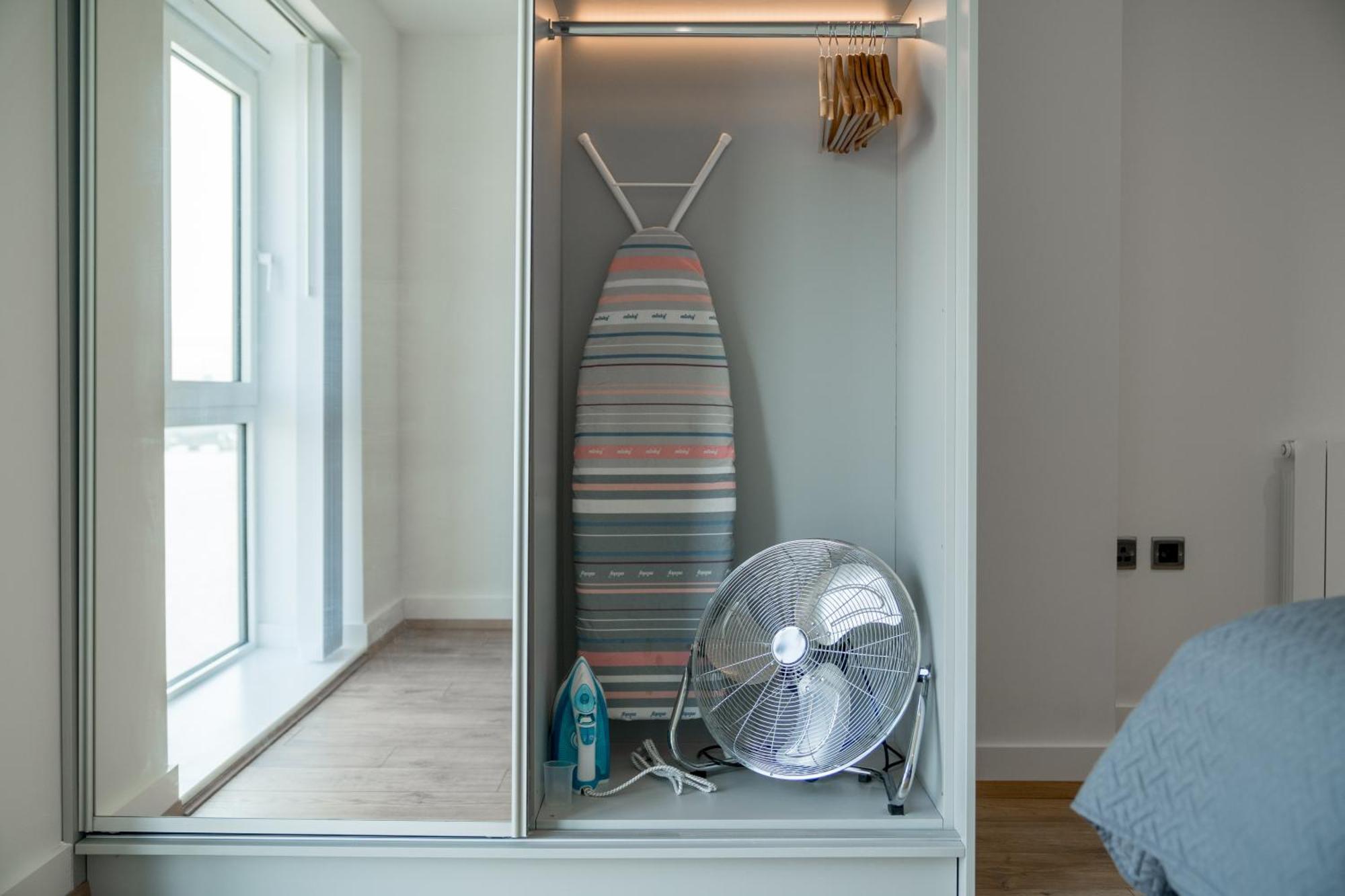 Skyvillion - London River Thames Top Floor Apartments By Woolwich Ferry, Mins To London Excel, O2 Arena , London City Airport With Parking Esterno foto