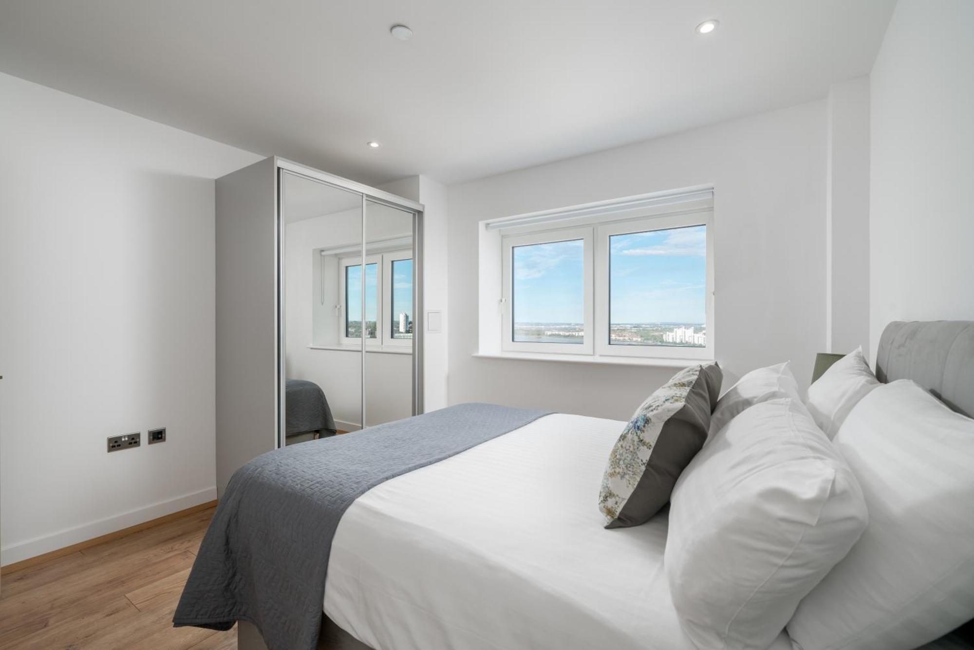 Skyvillion - London River Thames Top Floor Apartments By Woolwich Ferry, Mins To London Excel, O2 Arena , London City Airport With Parking Esterno foto