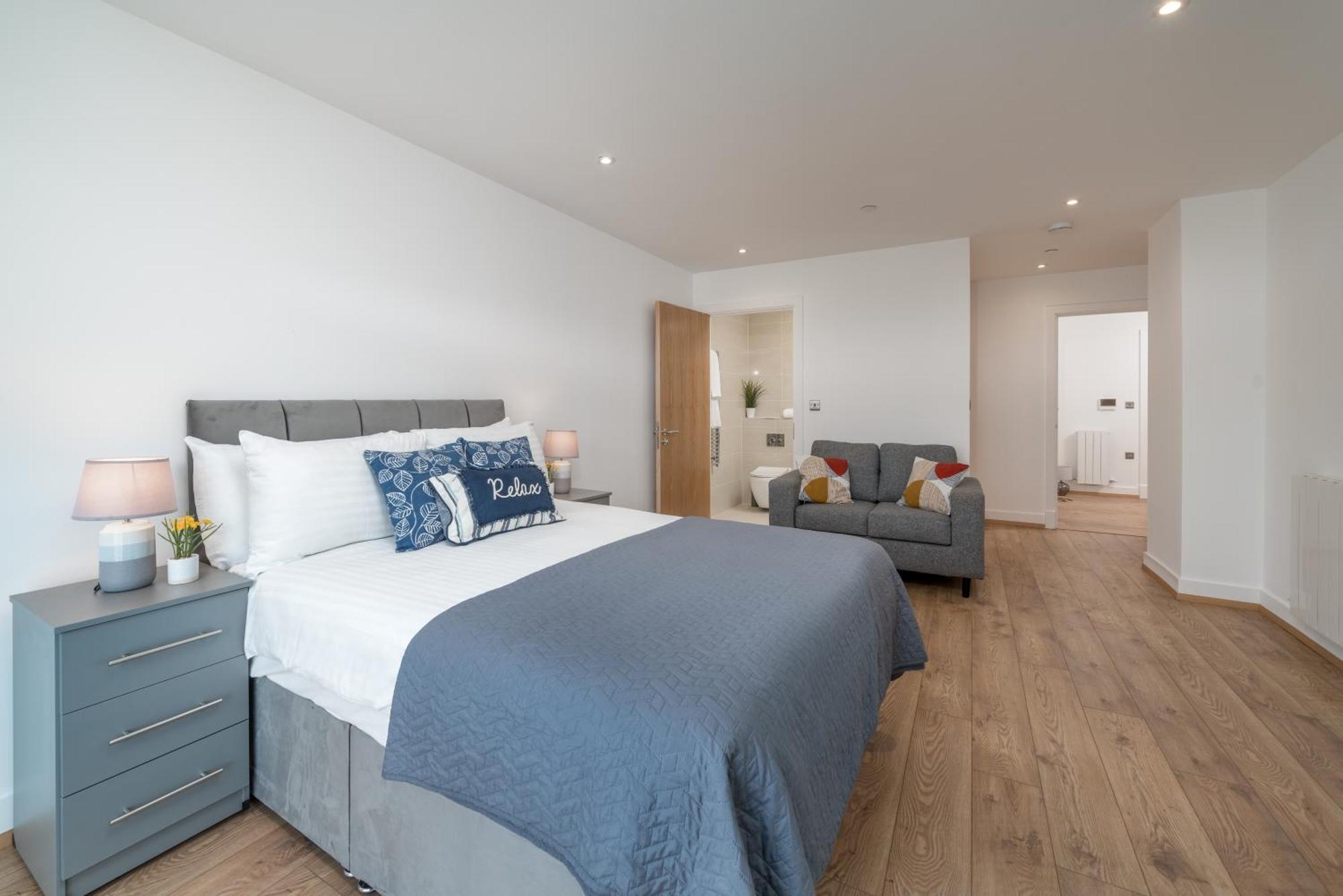 Skyvillion - London River Thames Top Floor Apartments By Woolwich Ferry, Mins To London Excel, O2 Arena , London City Airport With Parking Esterno foto