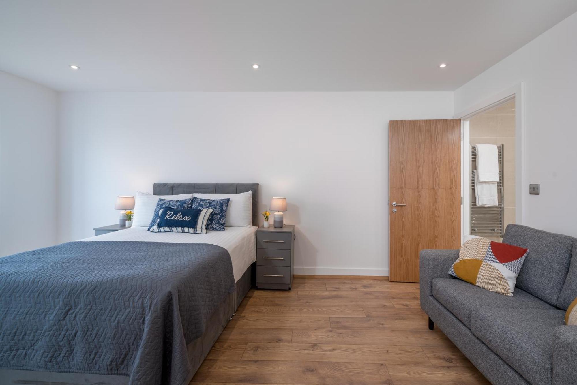Skyvillion - London River Thames Top Floor Apartments By Woolwich Ferry, Mins To London Excel, O2 Arena , London City Airport With Parking Esterno foto