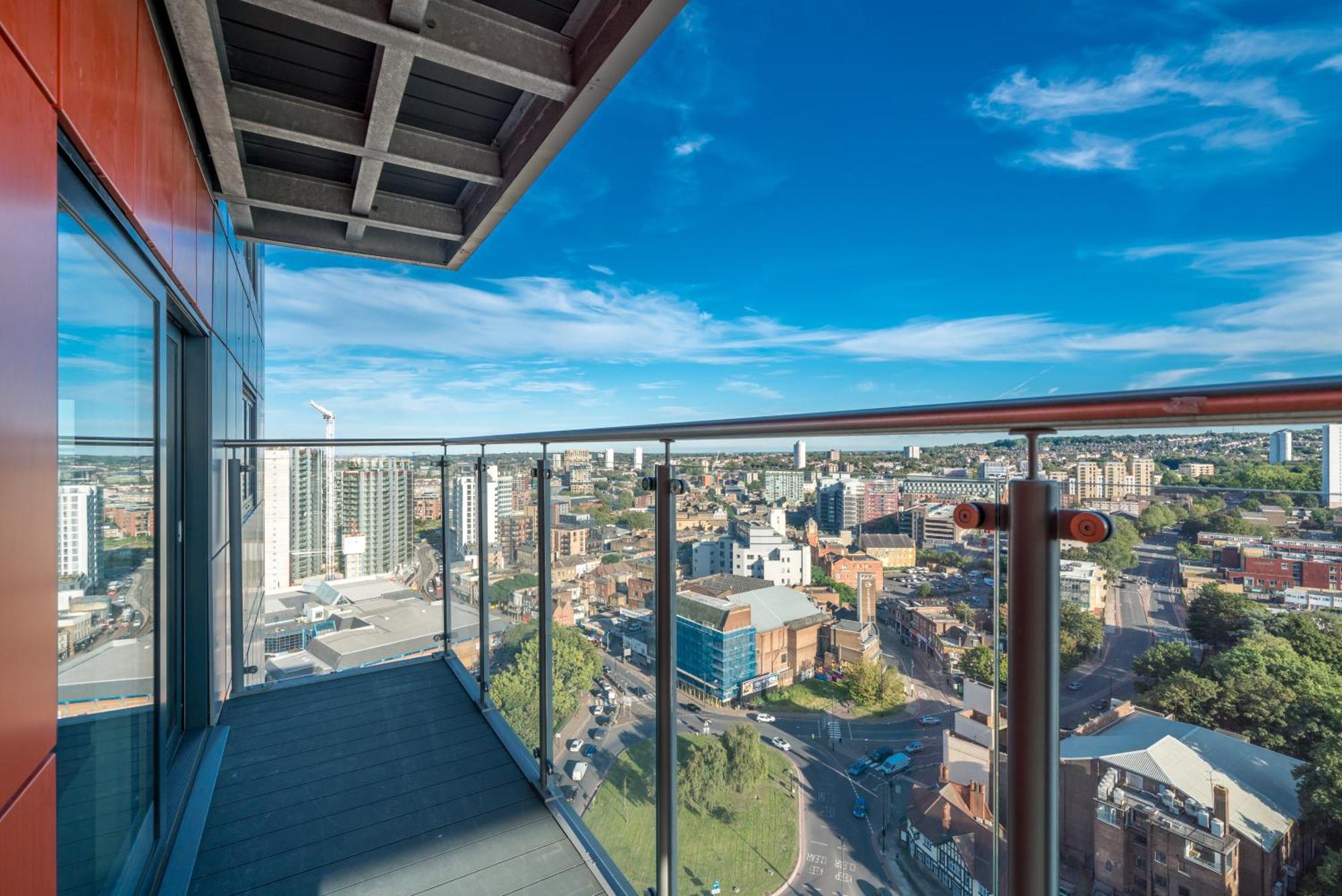 Skyvillion - London River Thames Top Floor Apartments By Woolwich Ferry, Mins To London Excel, O2 Arena , London City Airport With Parking Esterno foto